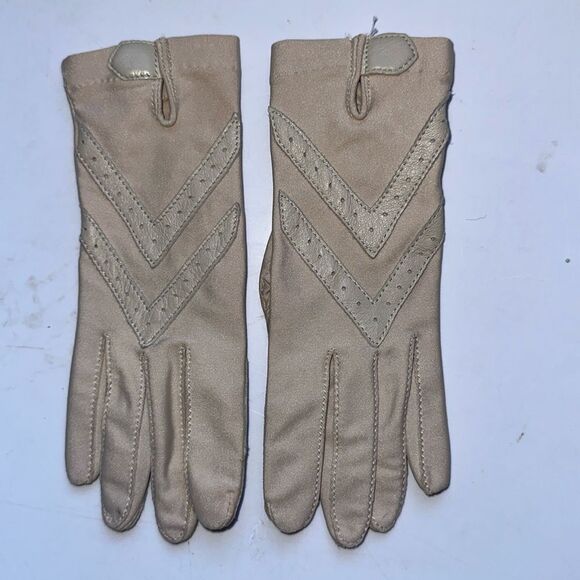 Vintage Isotoner for Hands Beautiful by Aris light tan driving gloves - Picture 1 of 7